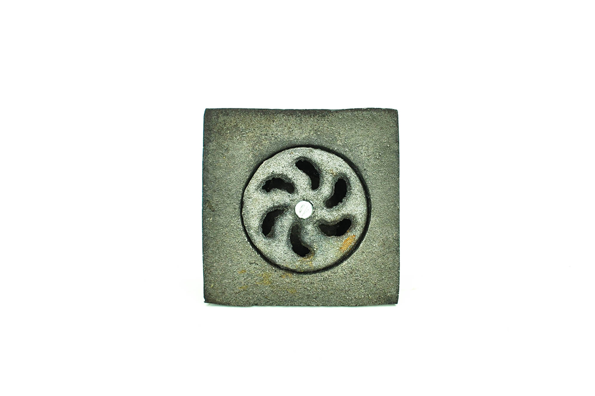 Coladera FV4 fierro medida real 8.5 x 8.5 cm